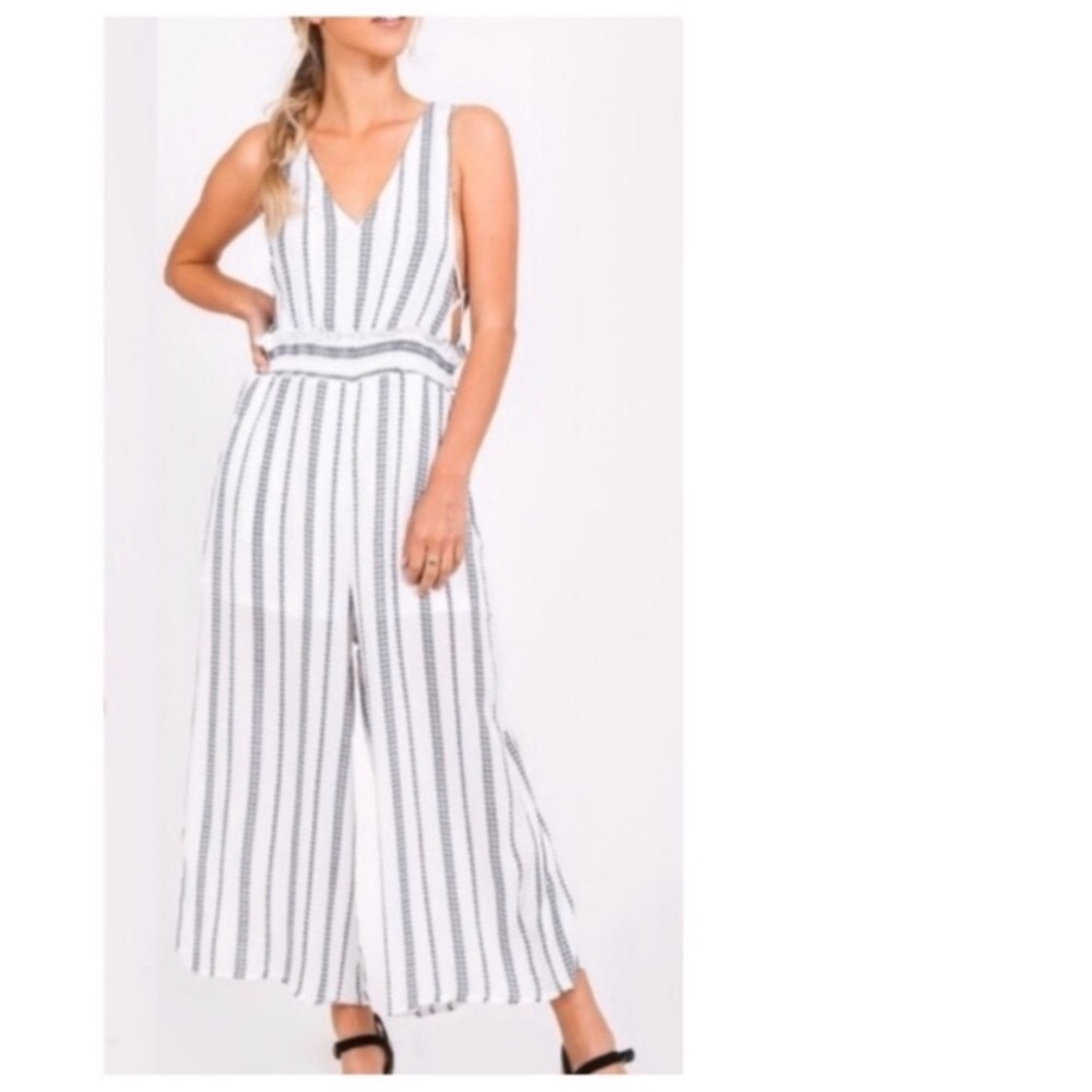 White and black striped jumpsuit - Picture 4 of 4
